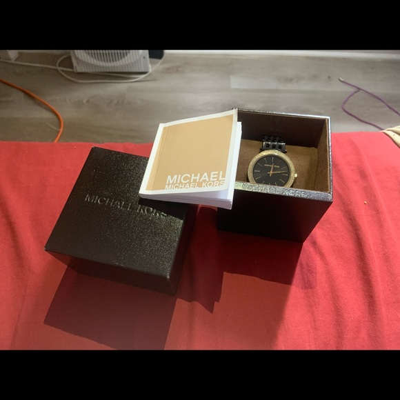 Michael Kors Watch - Picture 2 of 4